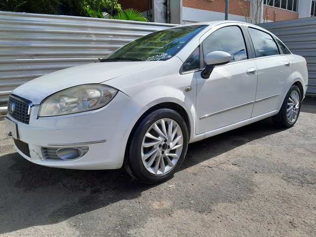 Veículo: FIAT LINEA ESSENCE 1.8 
